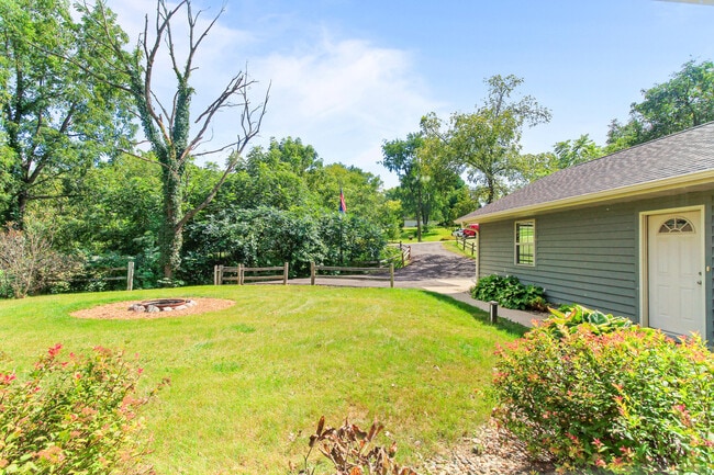 Building Photo - N7439 Mariner Hills Cir