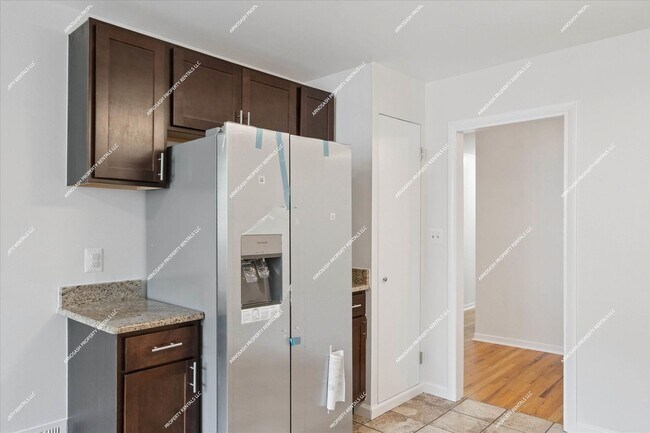 Building Photo - Rare Rental! Beautiful 1900 sq ft 3-bedroo...