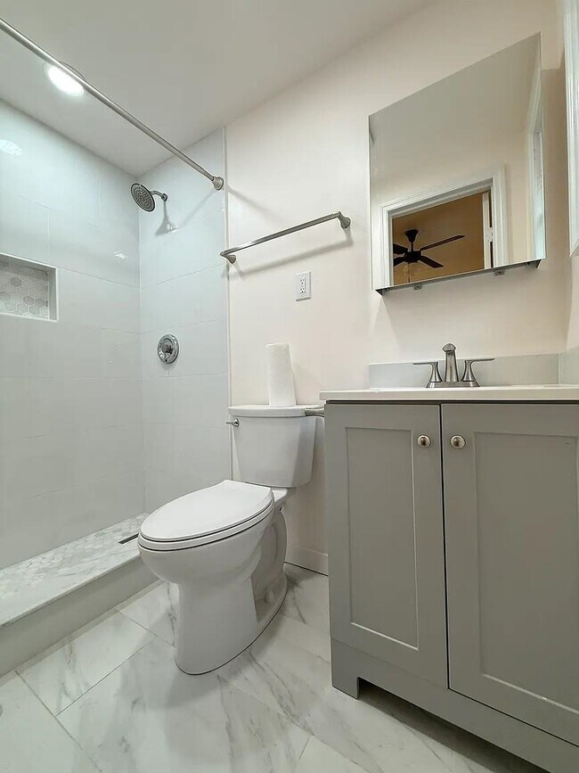 Building Photo - 1919 Willow Ave