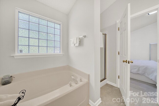 Building Photo - 10541 Haddington Dr