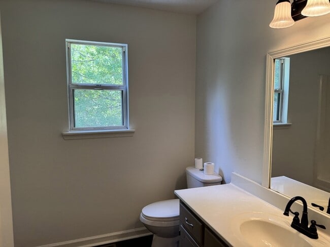 Building Photo - 10125 N Twin Springs Rd