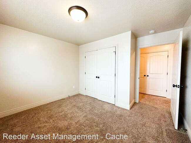 Building Photo - 3 br, 2.5 bath House - 141 East 620 South