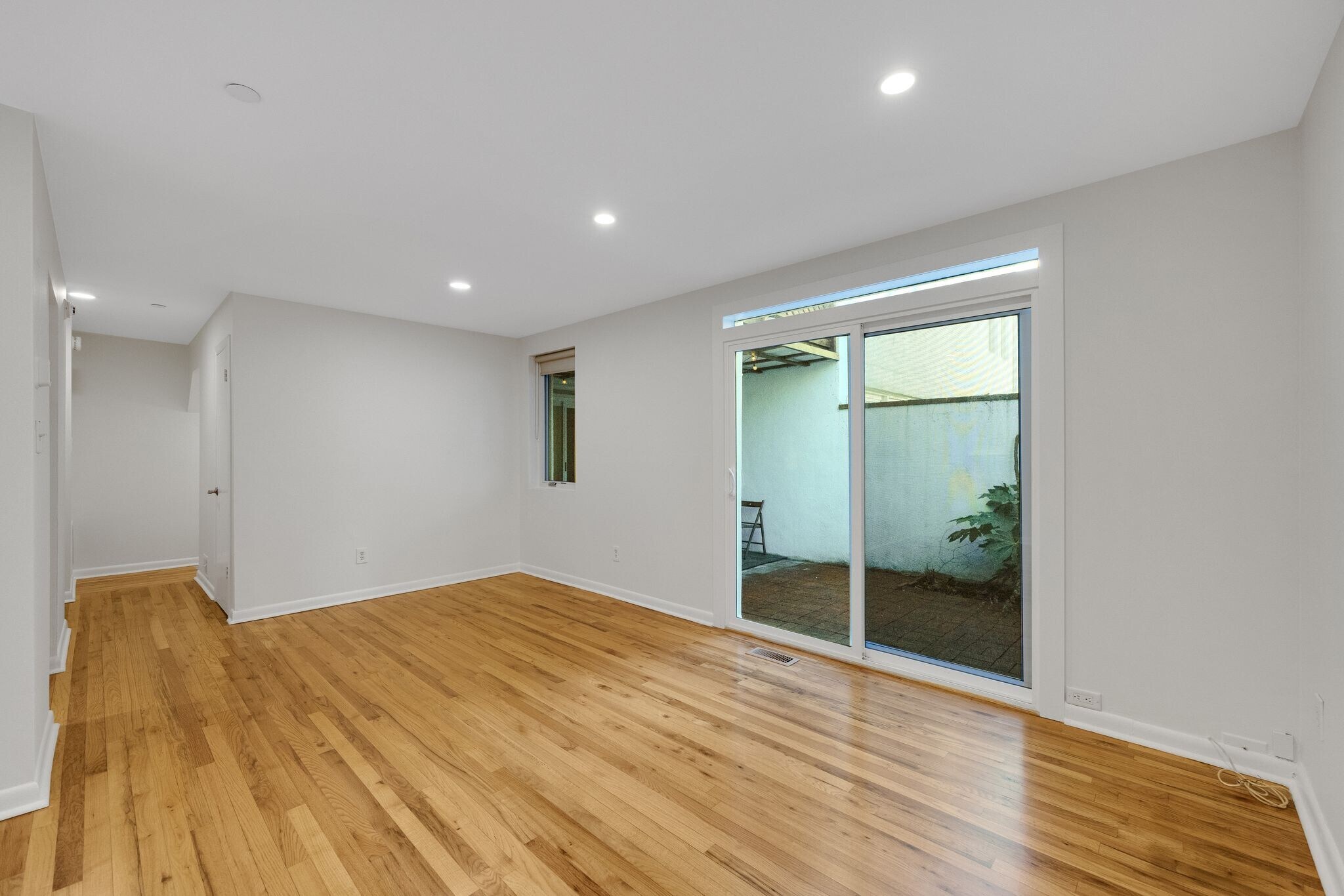Building Photo - 220 S Sartain St