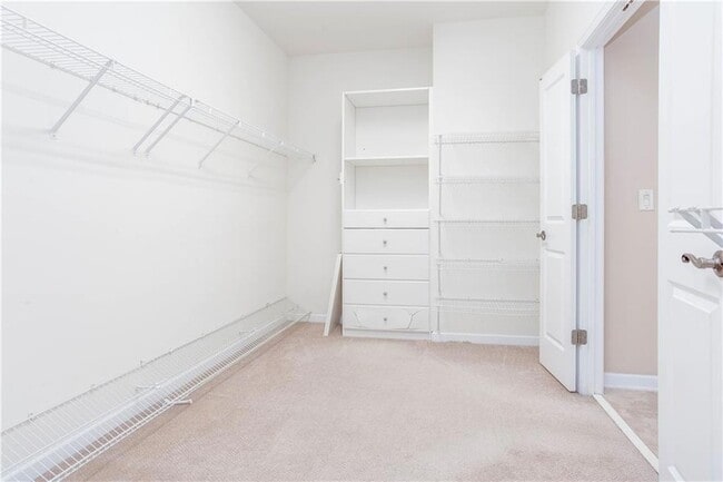 Building Photo - 3206 Windsor Lake Dr NE