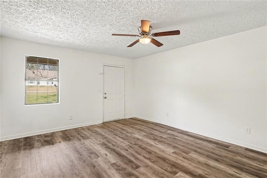 Building Photo - 165 Plum Orchard Rd