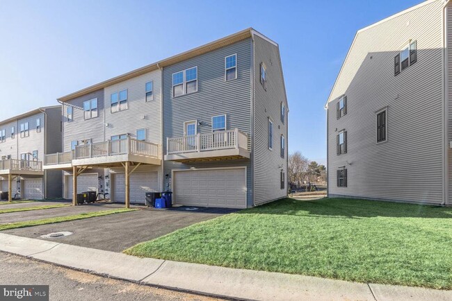 Building Photo - 9643 Tall Oaks Rd