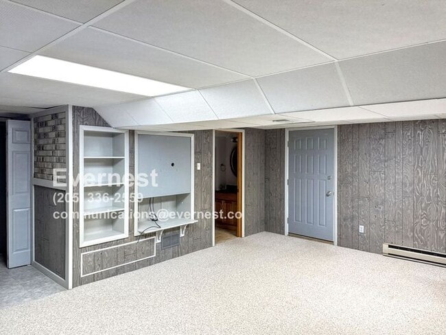 Building Photo - 2068 Robin Hood Dr