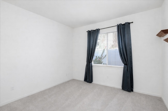 Building Photo - Single Level Rancho San Pasqual Home