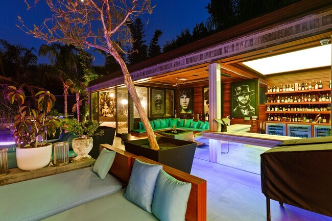 Building Photo - 8356 Sunset View Dr