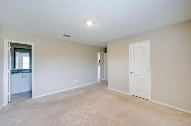 Building Photo - 8409 Holw Bnd St