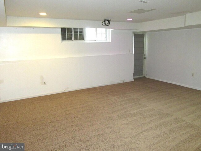 Building Photo - 4 Winton Ln