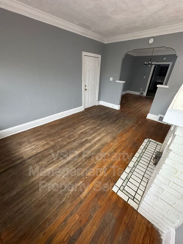 Building Photo - 3289 E 143rd St