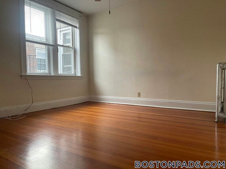 Building Photo - 518 Cambridge St