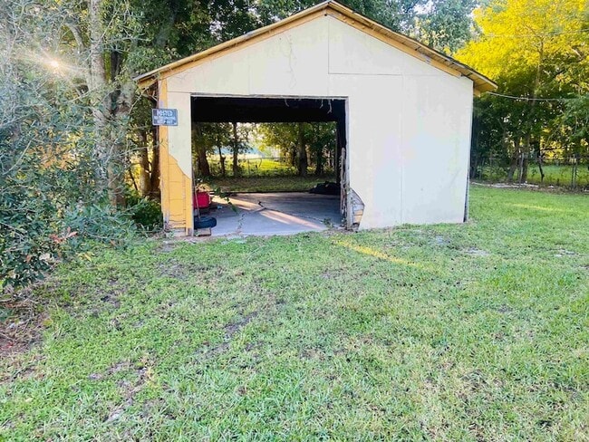 Building Photo - 744 9th St