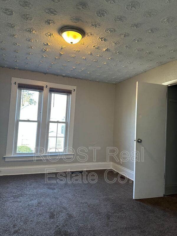 Building Photo - 896 Ellsworth Ave