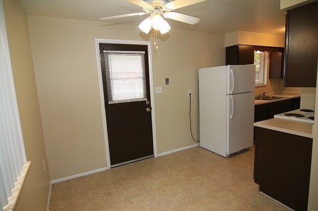 Building Photo - 4831 Field Ct