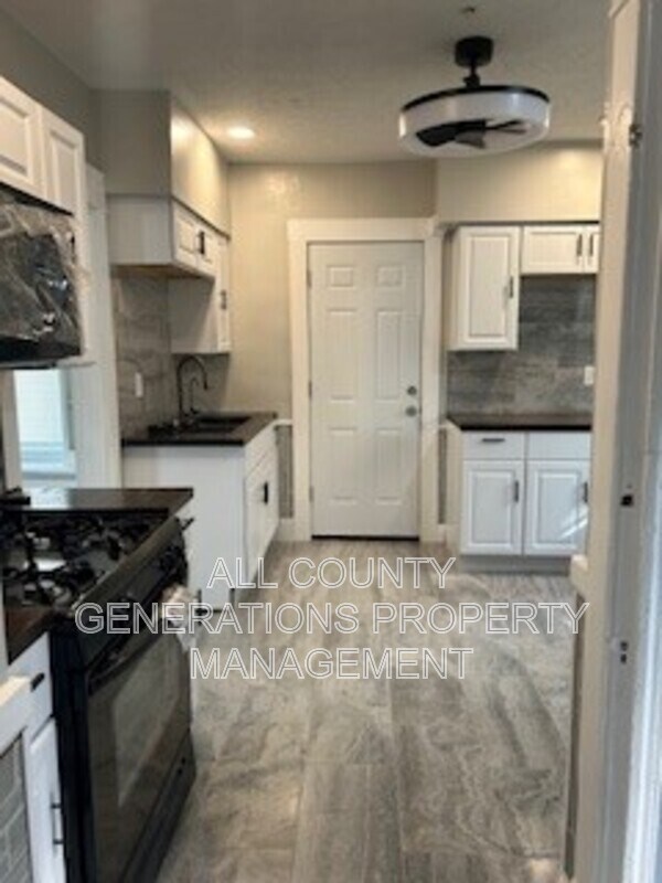 Building Photo - 3540 E 133rd St