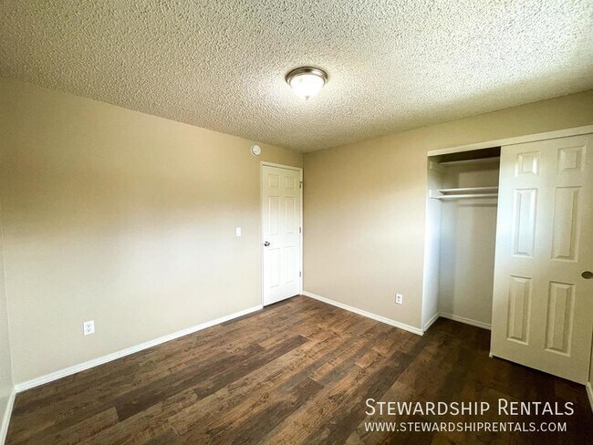 Building Photo - 3620 SE 36th Cir