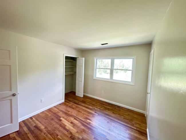 Building Photo - 335 Kent Rd