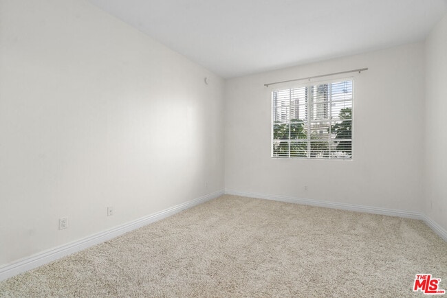 Building Photo - 1225 Armacost Ave