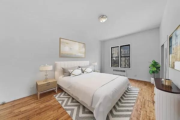 Building Photo - 215 W 101st St