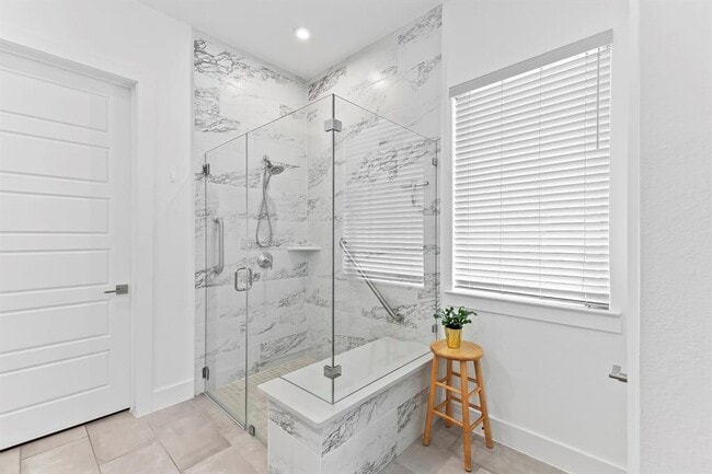 Building Photo - 523 Hallwood Dr