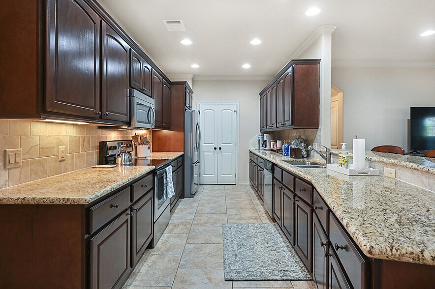 Building Photo - 1416 Cres Ridge Dr