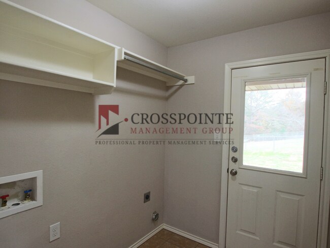 Building Photo - Tour Today! 3 Bedroom Duplex for Rent in Lindale!