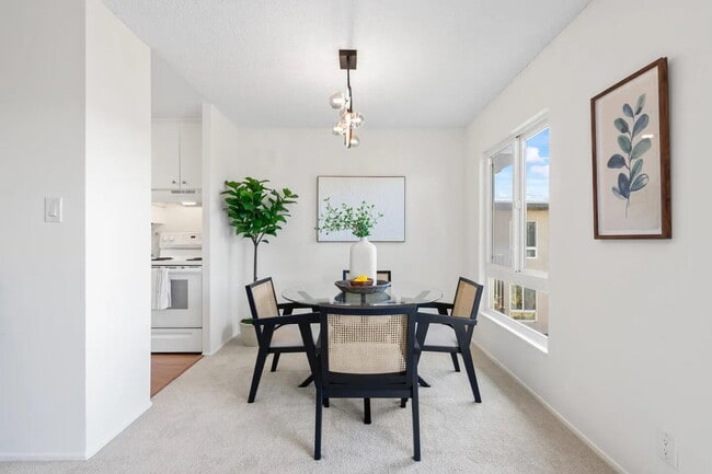 Building Photo - "Chic 1-Bedroom San Mateo Retreat with Mod...