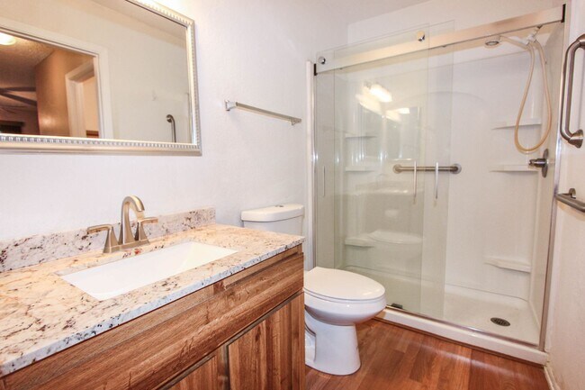 Building Photo - 2 Bedroom 2 Bath Condo in Montana Terrace
