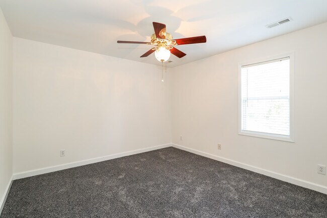 Building Photo - 110 Overhill Dr