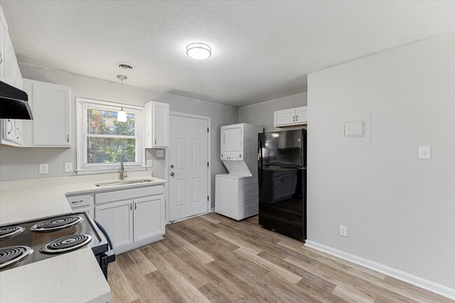 Building Photo - Homestead Duplexes