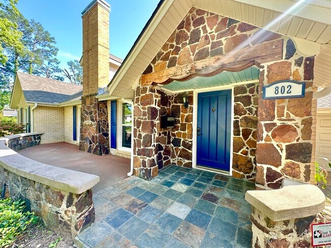 Building Photo - Spacious 4 Bedroom in the Heart of Tyler! Available Now!