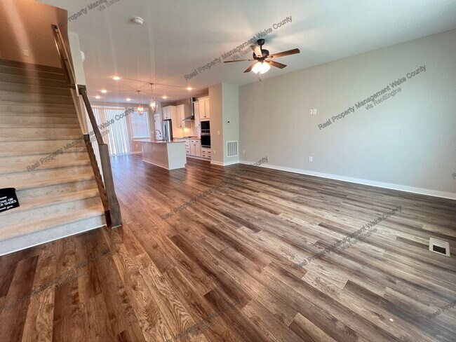 Building Photo - 445 Rally Point Pl