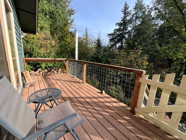 Building Photo - Southworth Hideaway Available Now! Small Pets Okay! 2 Br for Rent!