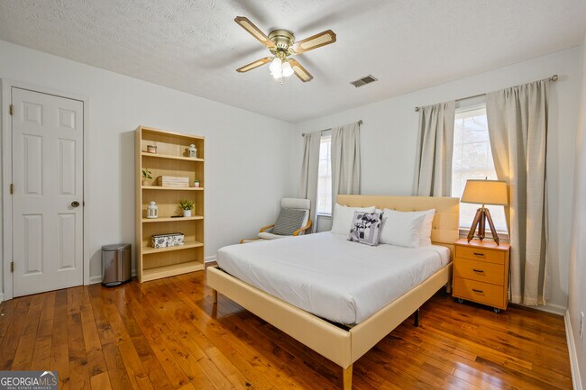 Building Photo - 1223 Settlebench Ln