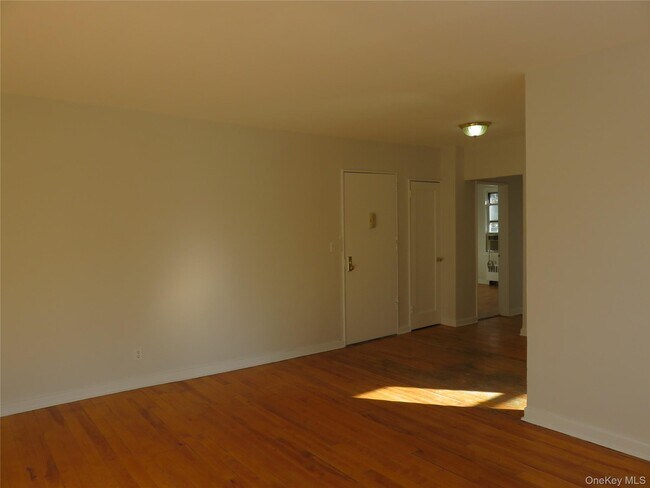 Building Photo - 7 Winchester Ave