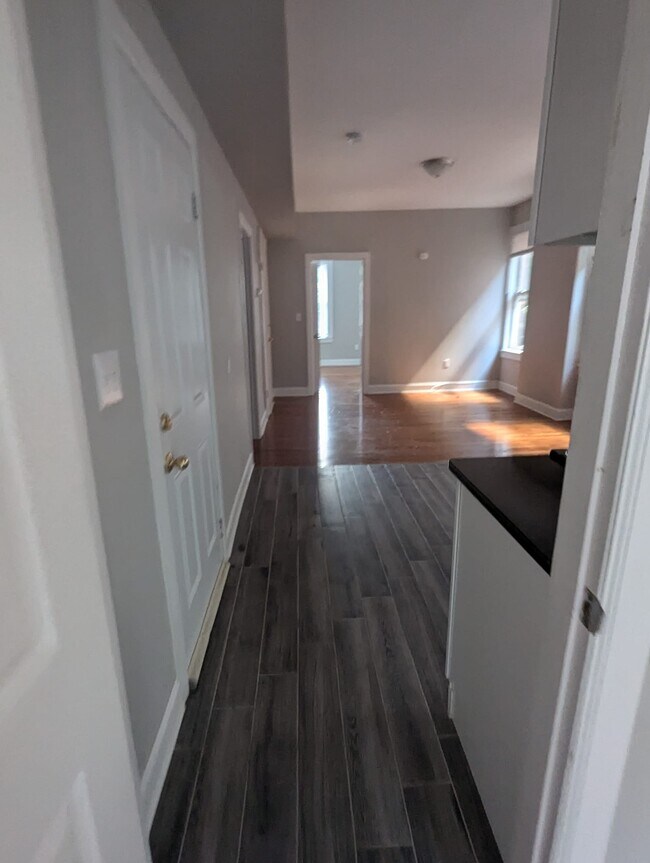 Building Photo - 39 William St