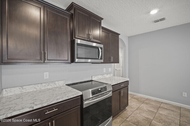 Building Photo - 548 Coyote Dr