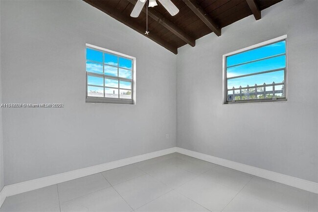 Building Photo - 3900 SW 47th Ave