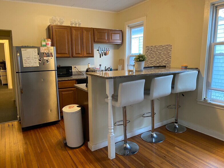 Kitchen 1 - 282 Yates St