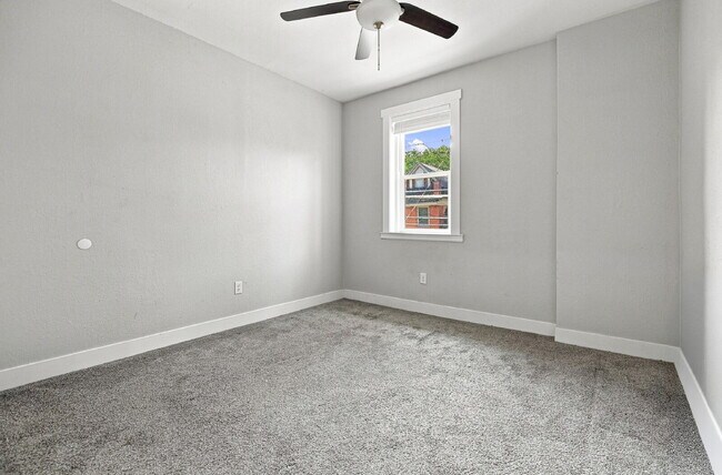Building Photo - $1,620.95 with $300 off the first month rent, 1 Bed - 1 Bath, Condo in Denver with All Utilities ...