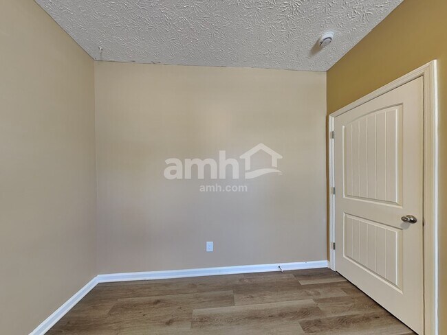 Building Photo - 115 Otter Glen Dr