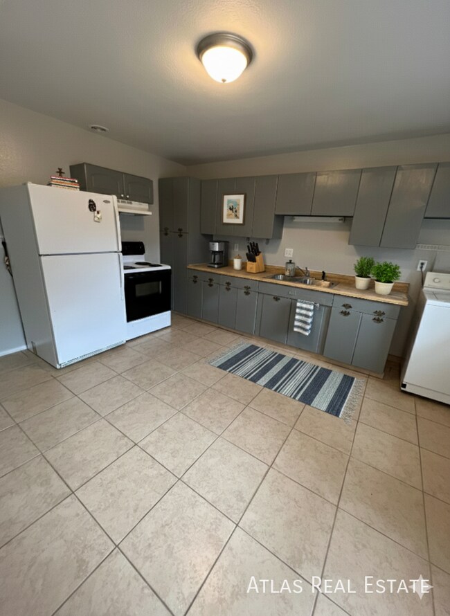 Building Photo - 2509 Wood Ave