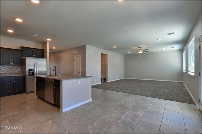 Building Photo - 12868 Star Gaze Ave