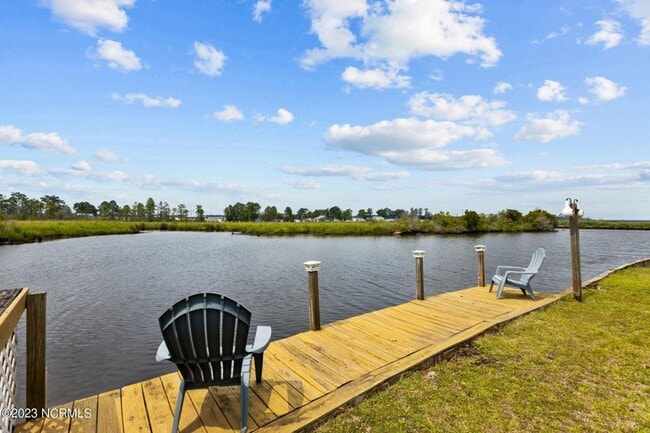 Building Photo - Waterfront 3 bedroom 2 bath