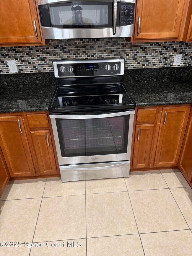 Building Photo - 767 Altona St NW