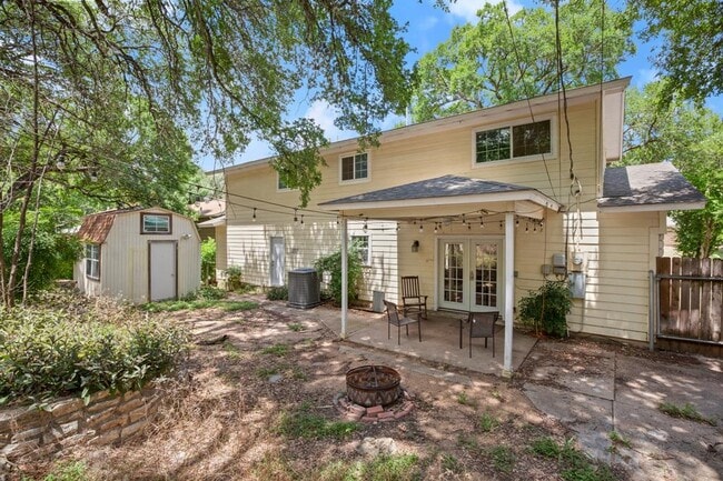 Building Photo - 1713 Deerfield Dr
