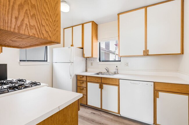 Building Photo - North Berkeley Condo – Steps from Campus w...