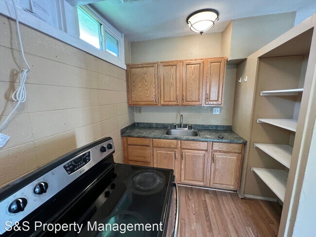 Building Photo - 2 br, 1 bath House - 1701 Mosswood Circle